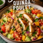 Salade de quinoa au poulet avec des légumes colorés dans un bol