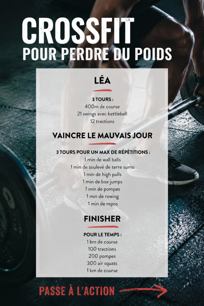 Femme pratiquant le CrossFit dans une salle de sport