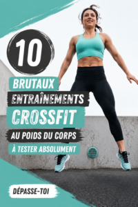 Femme s'entraînant au crossfit au poids du corps dans un parc