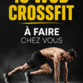 Femme effectuant un exercice de CrossFit à domicile avec des haltères.