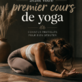 Femme pratiquant le yoga lors d'un cours pour débutants dans un studio