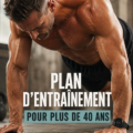 Femme de plus de 40 ans en train de suivre un programme d'entraînement à la maison.