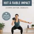 Femme faisant un entraînement HIIT doux debout dans un salon lumineux.