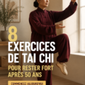 Femme de 50 ans pratiquant le Tai Chi dans un parc, symbole de force et d'équilibre.