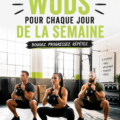 Femme utilisant un kettlebell lors d'un entraînement à domicile