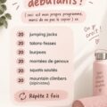 Une femme souriante pratiquant un exercice cardio léger à l'extérieur