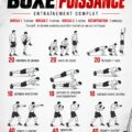 Femme réalisant un entraînement de boxe à la maison, joyeuse et dynamique, incarnant un style de vie sain.
