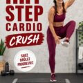 Femme en train de faire un entraînement HIIT à la maison, se concentrant sur sa forme physique.